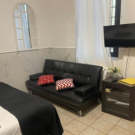 1-Tourist House Bologna-Cefalonia - Self Check-In Экстерьер фото